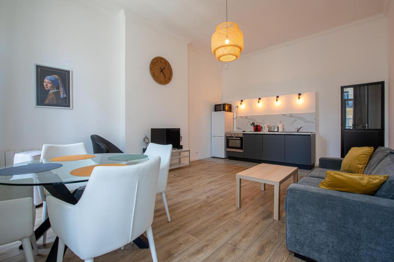 Apartment Centre *